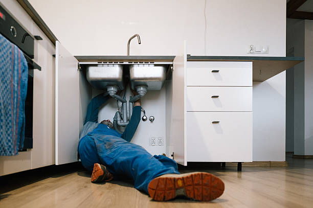 Professional Leak Detection technician working in Englewood, NJ